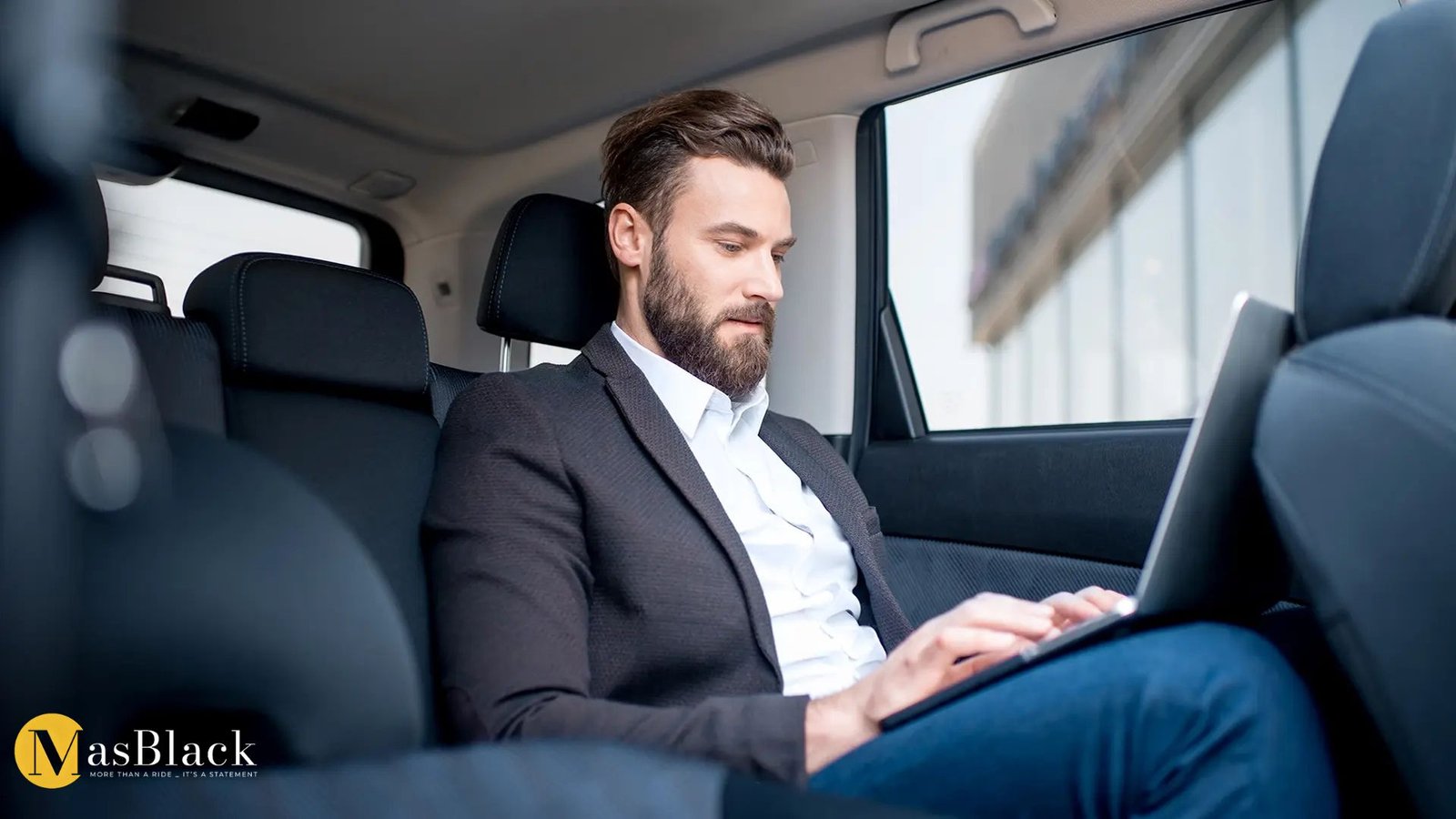 Business Travel Etiquette: How Professionals Make a Perfect First Impression