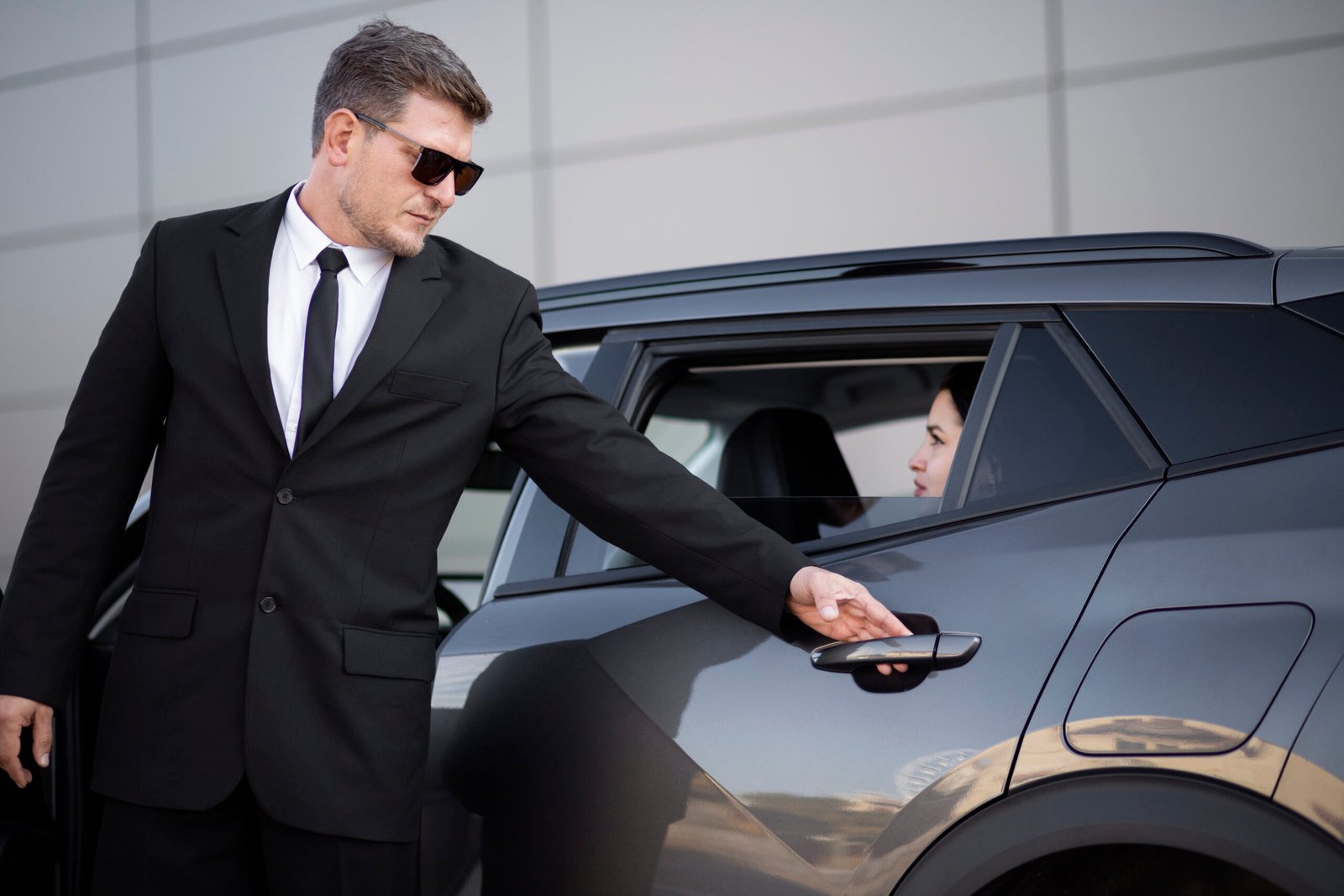 Luxury Pick-Up & Drop-Off Service
